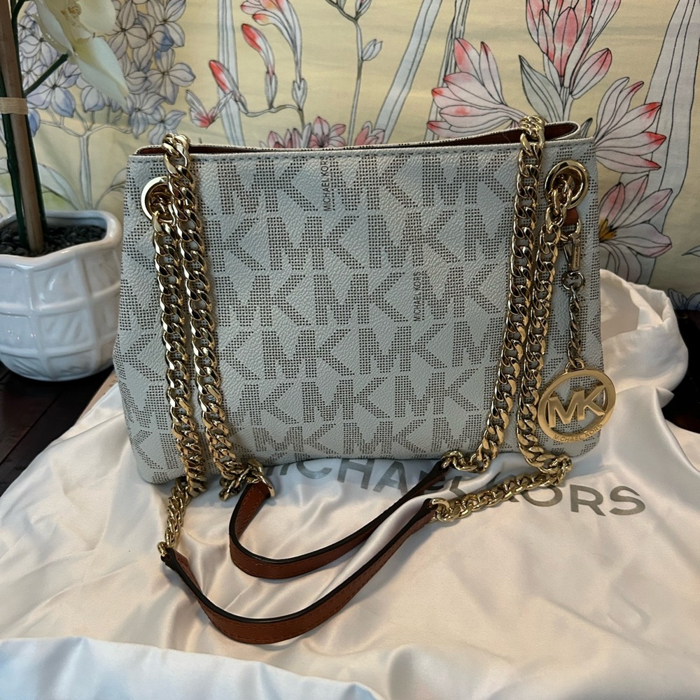 Michael Kors Cream and Gold Chain Shoulder Bag